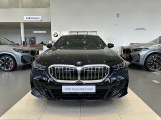 2026 BMW 5 серии 530i xDrive VIII (G60/G61/G68), чёрный, 10500000 рублей, вид 2