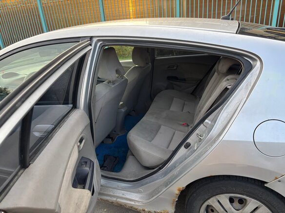 2010 Honda Insight II, серебристый, 350000 рублей - вид 13