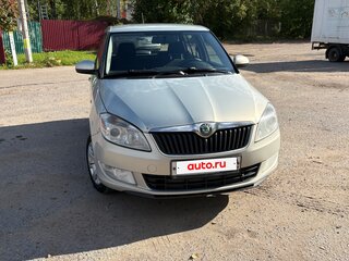 2011 Skoda Fabia II Рестайлинг, серебристый, 495000 рублей, вид 2