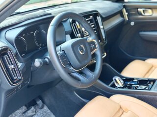 2022 Volvo XC40 8AT I, белый, 4010000 рублей, вид 5