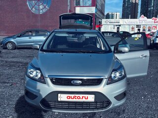 2010 Ford Focus II Рестайлинг, серебристый, 610000 рублей, вид 1