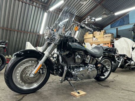2010 Harley-Davidson Fat Boy, чёрный, 990000 рублей, вид 2