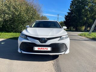 2019 Toyota Camry VIII (XV70), белый, 2300000 рублей, вид 2