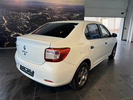 2015 Renault Logan II, белый, 450000 рублей, вид 4