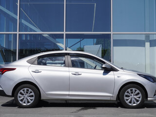 2021 Hyundai Solaris II Рестайлинг, серебристый, 1389000 рублей, вид 4