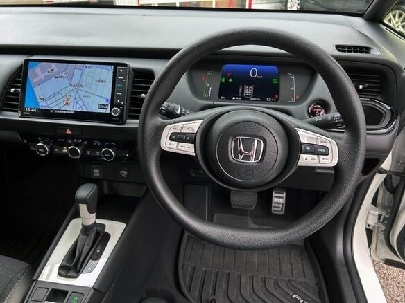 2024 Honda Fit Crosstar IV Рестайлинг, белый, 1239017 рублей - вид 10