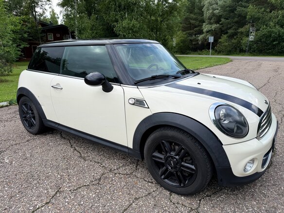 2012 Mini Hatch Cooper II (R56) Рестайлинг, белый - вид 3