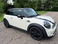 2012 Mini Hatch Cooper II (R56) Рестайлинг, белый - вид 3