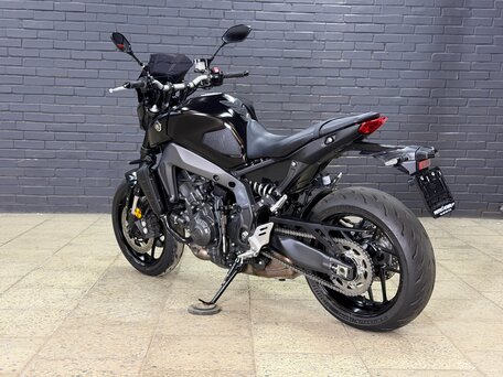 2021 Yamaha MT-09 (FZ-09), чёрный, 1055000 рублей, вид 5