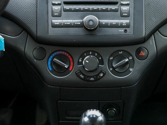 2008 Chevrolet Aveo I Рестайлинг, серебристый, 300000 рублей - вид 21