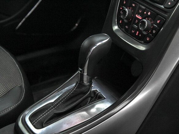 2012 Opel Astra J, красный - вид 9