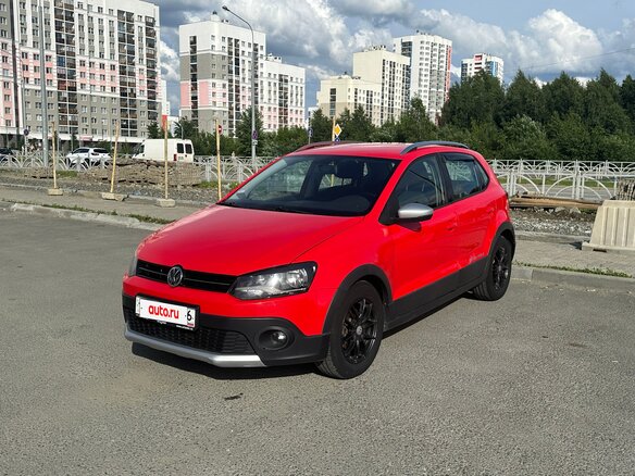 2012 Volkswagen Polo Cross V, красный
