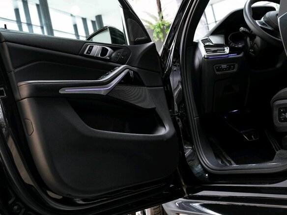 2019 BMW X5 40i IV (G05/G18), чёрный, 7090000 рублей - вид 19
