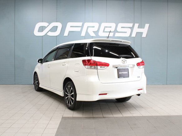 2010 Toyota Wish II, белый - вид 1