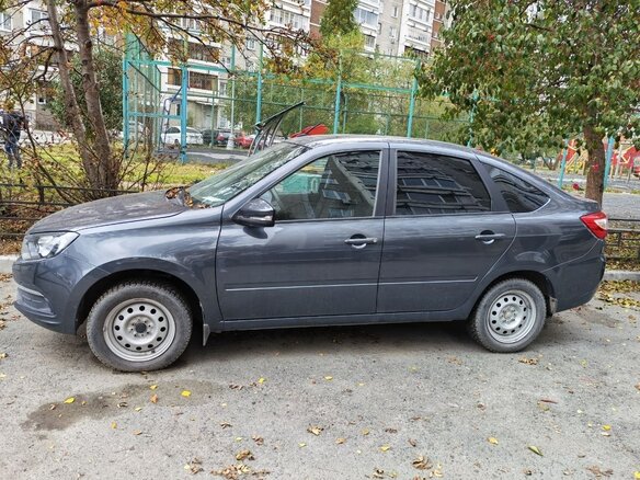 2024 Lada (ВАЗ) Granta I Рестайлинг, серый, 830000 рублей - вид 3