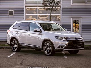 2018 Mitsubishi Outlander III Рестайлинг 2, белый, 1555000 рублей, вид 3