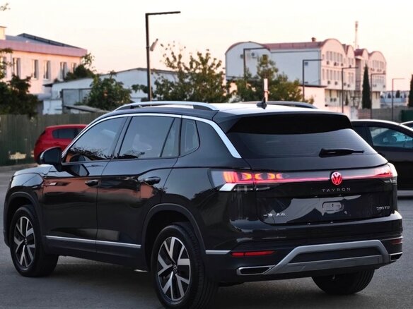 2023 Volkswagen Tayron I Рестайлинг, чёрный, 2500000 рублей - вид 3