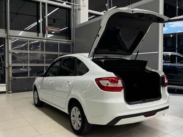 2023 Lada (ВАЗ) Granta I Рестайлинг, белый, 859000 рублей - вид 6