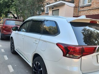 2022 Mitsubishi Outlander III Рестайлинг 3, белый, 2400000 рублей, вид 4