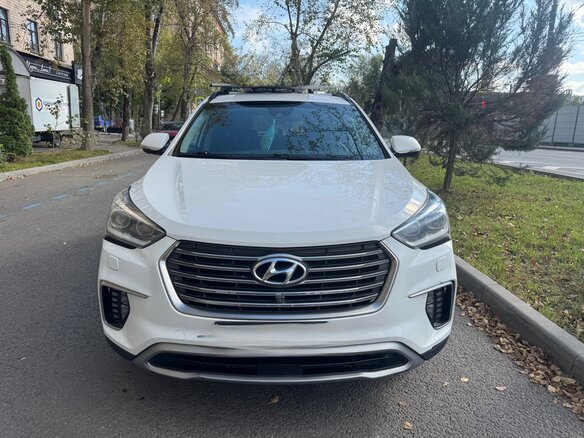 2017 Hyundai Santa Fe Grand III Рестайлинг, белый, 2250000 рублей