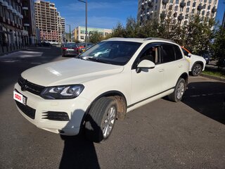 2010 Volkswagen Touareg II, белый, 2000000 рублей, вид 4