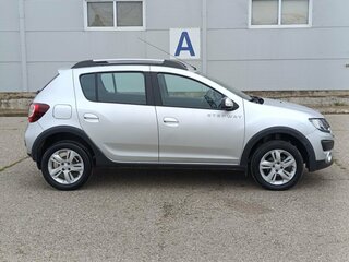 2015 Renault Sandero Stepway II, серый, 685000 рублей, вид 4