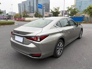 2024 Lexus ES 200 VII Рестайлинг 2, бежевый, 4977700 рублей, вид 3
