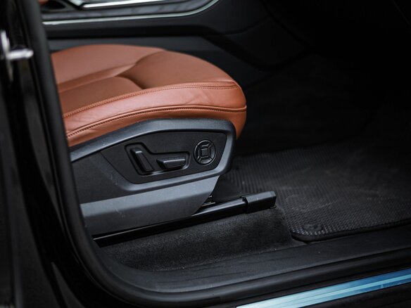 2022 Audi Q8 45 TDI I (4M), чёрный, 6750000 рублей - вид 16