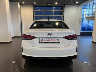2022 Hyundai Solaris II Рестайлинг, белый, 1720000 рублей, вид 4
