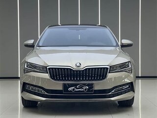 2022 Skoda Superb III Рестайлинг, коричневый, 1822000 рублей, вид 2