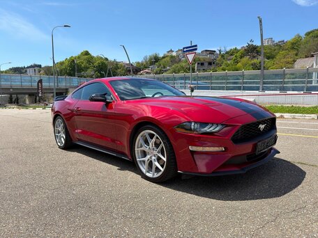 2021 Ford Mustang VI Рестайлинг, красный, 3900000 рублей, вид 2