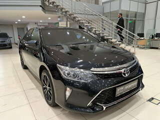 2015 Toyota Camry VII (XV50) Рестайлинг, чёрный, 1850000 рублей, вид 3