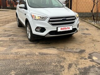 2017 Ford Kuga II Рестайлинг, белый, 1820000 рублей, вид 1
