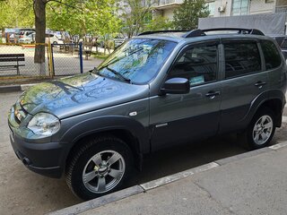 2018 Chevrolet Niva I Рестайлинг, серый, 880000 рублей, вид 5