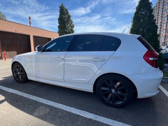 2011 BMW 1 серии 116i I (E81/E82/E87/E88) Рестайлинг, белый, 950000 рублей - вид 9