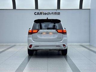 2022 Mitsubishi Outlander III Рестайлинг 3, белый, 1640000 рублей, вид 4