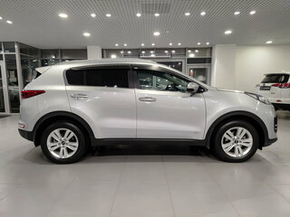 2017 Kia Sportage IV, серебристый, 1898000 рублей, вид 4