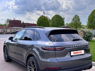 2020 Porsche Cayenne E-Hybrid III, серый, 9100000 рублей, вид 3