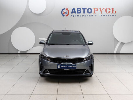 2020 Kia Rio IV Рестайлинг, серый, 1449000 рублей, вид 3