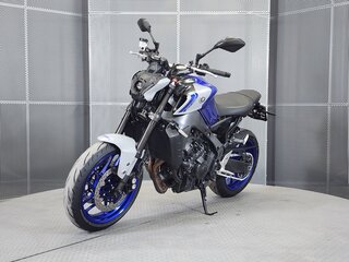 2021 Yamaha MT-09 (FZ-09), синий, 949000 рублей, вид 4