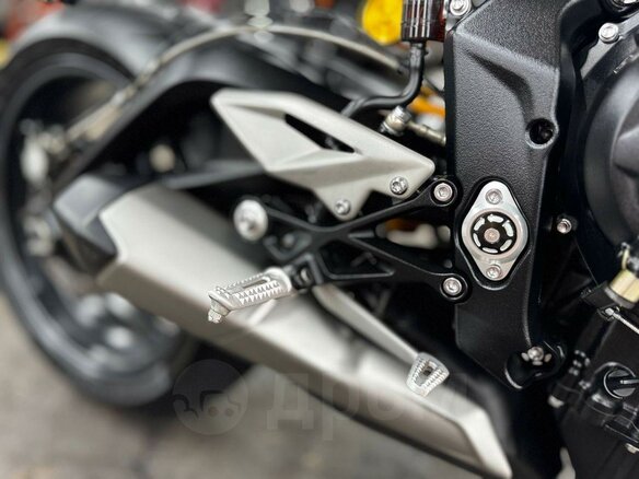 2023 Triumph Street Triple, жёлтый, 1170000 рублей - вид 21