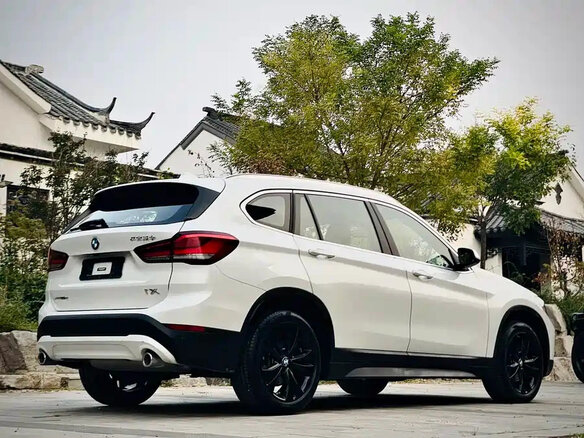 2022 BMW X1 Long 20Li sDrive II (F48) Рестайлинг, белый, 1970500 рублей - вид 3
