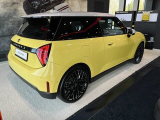 2025 Mini Hatch Cooper Electric SE IV (F65/F66/J01), жёлтый, 5590000 рублей, вид 5