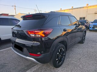 2021 Chevrolet TrailBlazer III, чёрный, 2000000 рублей, вид 4