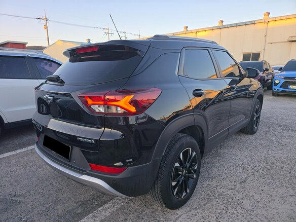 2021 Chevrolet TrailBlazer III, чёрный, 2000000 рублей - вид 3