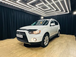 2011 Mitsubishi Outlander II Рестайлинг, белый, 1499000 рублей, вид 2