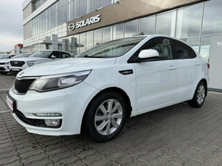 2016 Kia Rio III Рестайлинг, белый, 1161000 рублей, вид 3