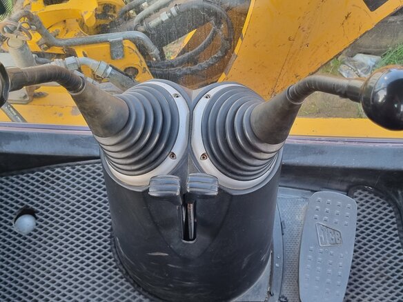 2011 JCB 3CX, жёлтый, 6200000 рублей - вид 8