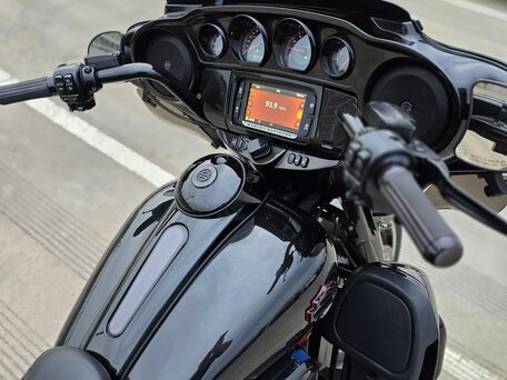 2017 Harley-Davidson CVO Street Glide Limited, чёрный, 1990000 рублей, вид 5