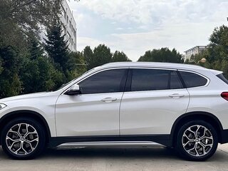 2022 BMW X1 Long 20Li sDrive II (F48) Рестайлинг, белый, 1810000 рублей, вид 4